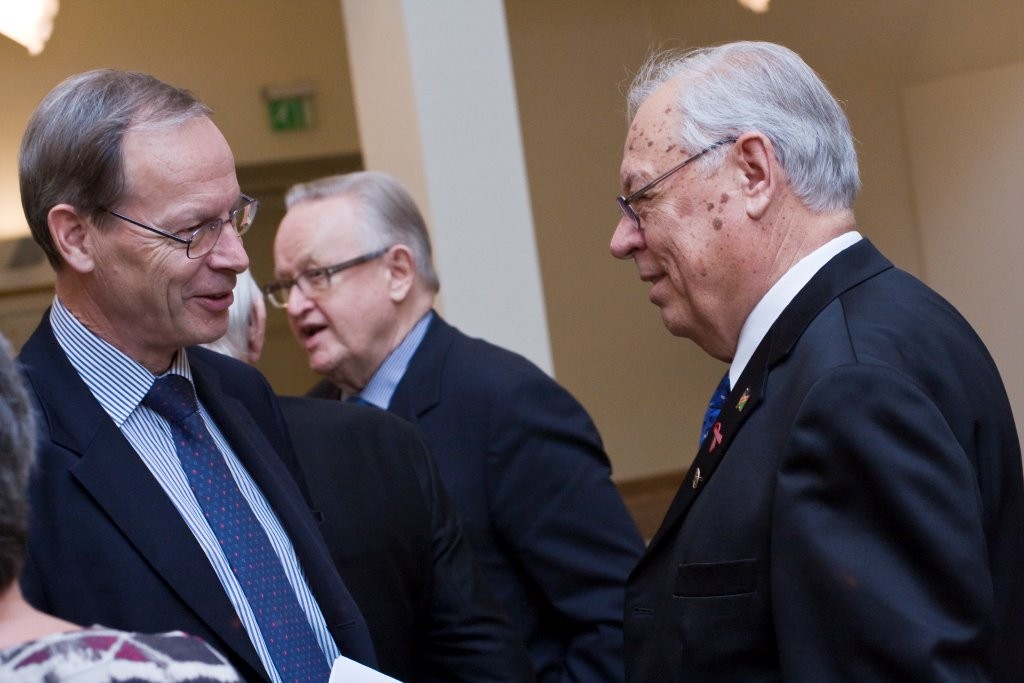Valtiosihteeri Torstila ja presidentti Ahtisaari olivat saattamassa minua eläkkeelle 1.12.2012